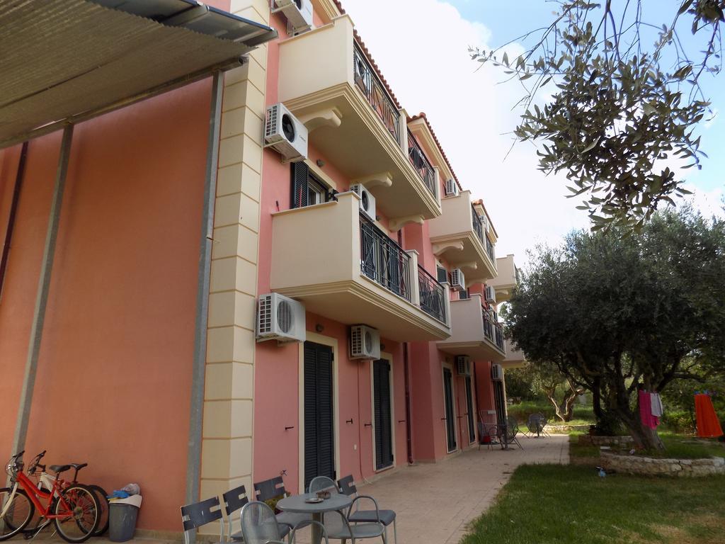 Kolona Apartments Lixouri Exterior foto